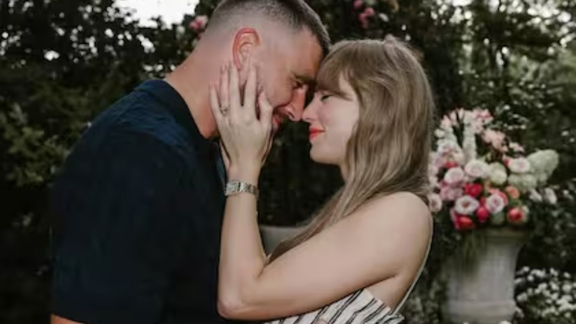 Taylor Swift y Travis Kelce anuncian oficialmente su compromiso