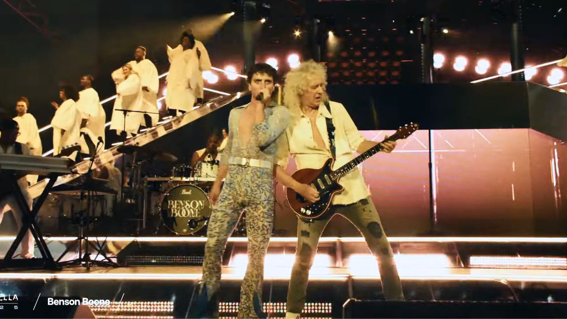 Benson Boone y Brian May se unen nuevamente en el escenario para reinterpretar una nueva versión de "Beautiful Things"  y “Bohemian Rhapsody”