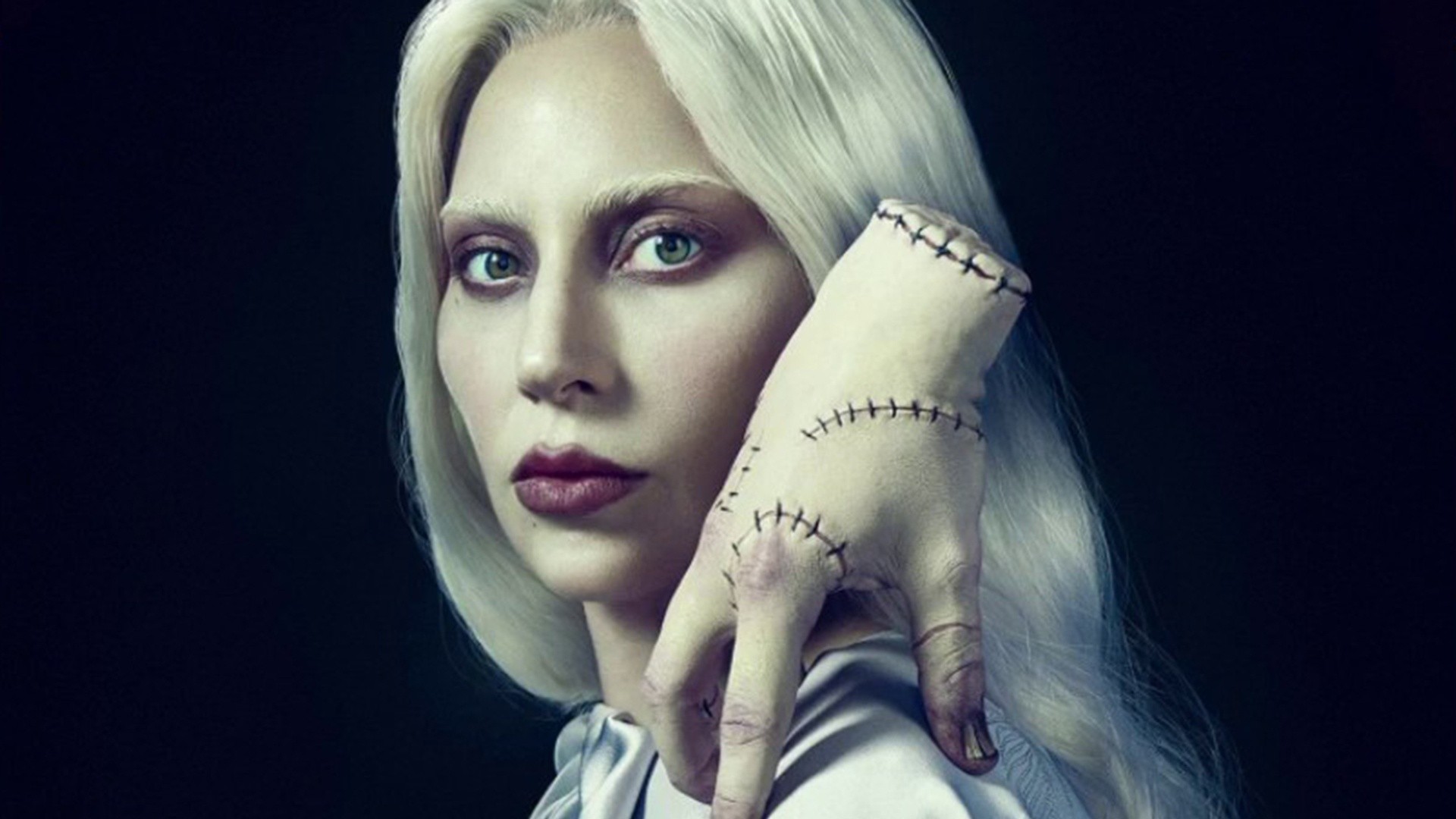 Lady Gaga debuta en Merlina con canción propia y todo el estilo gótico